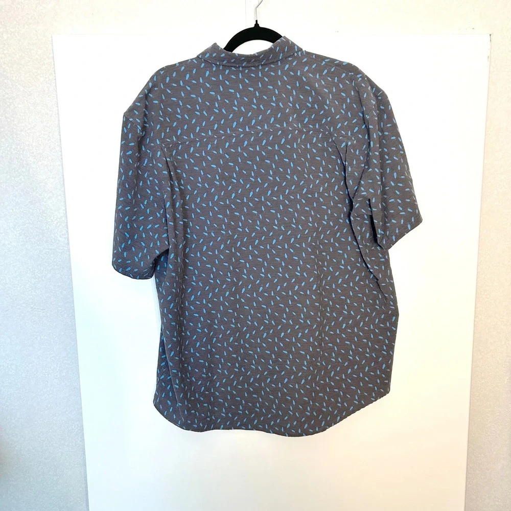Huk Fishing Gray Men's XL Blue Lure‎ print Short Sleeve Button up Shirt Outdoors